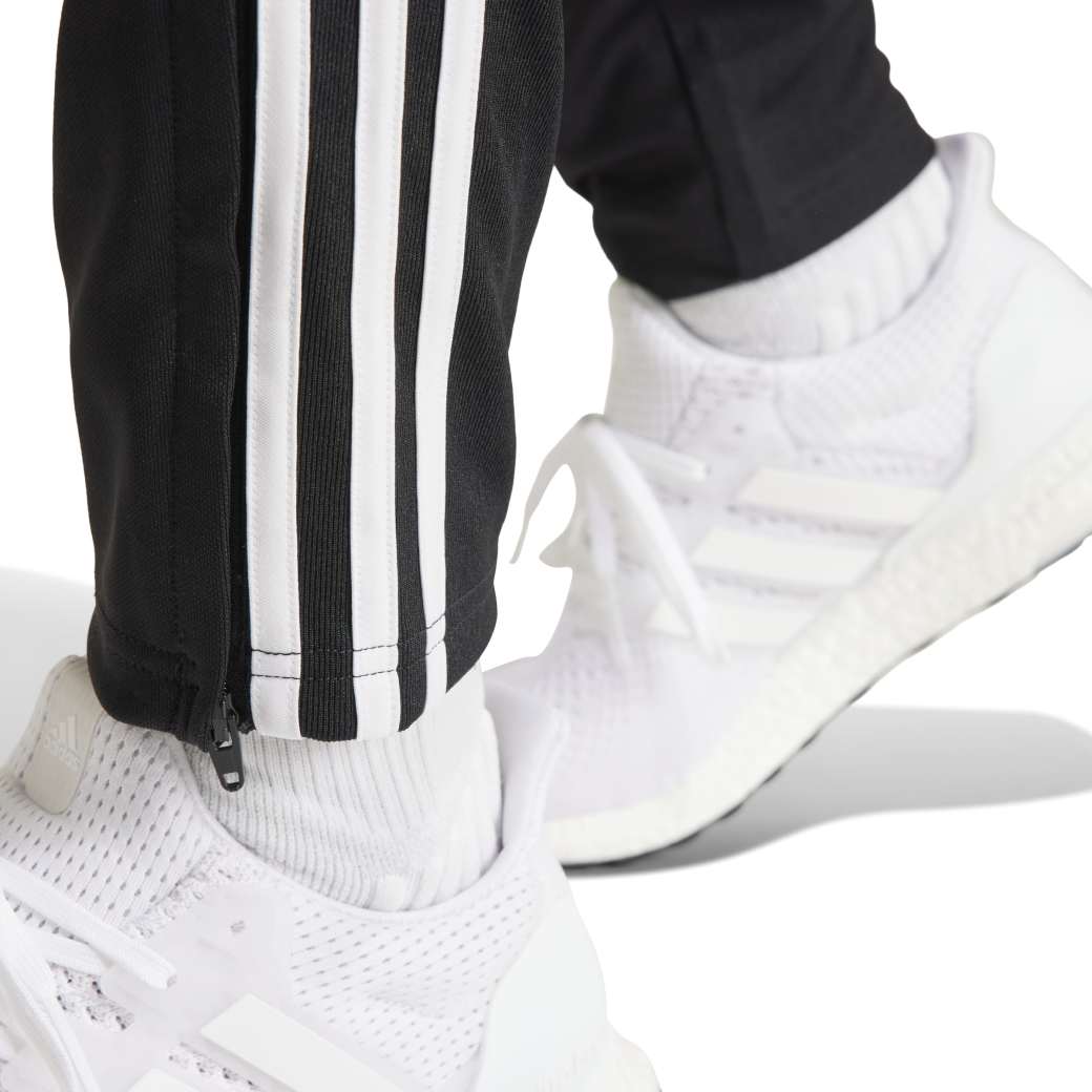 IR7848_8_APPAREL_On Model_Detail View 2_white